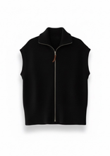 Carica l'immagine nel visualizzatore di Gallery, Gilet Minimalista in Maglia Nero con Zip