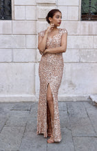 Carica l'immagine nel visualizzatore di Gallery, Abito elegante lungo manica corta con paillettes e spacco sul davanti