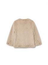 Carica l&#39;immagine nel visualizzatore di Gallery, CIACCA IN ECO-PELLICCIA TAGLIO DRITTO BOTTONI DORATI
