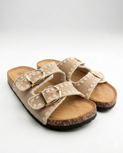 Carica l'immagine nel visualizzatore di Gallery, Sandali Slide in Ecopelle Scamosciata con Bordatura Crochet e Doppia Fibbia Gold
