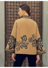 Carica l&#39;immagine nel visualizzatore di Gallery, GIACCA KHAKI RICAMO OVERSIZE
