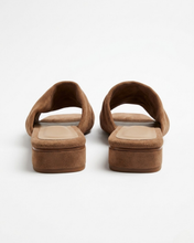 Carica l'immagine nel visualizzatore di Gallery, Sabot Chic in Simil-pelle Scamosciata con Punta Squadrata e Fascia a Increspature
