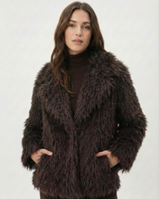 Carica l&#39;immagine nel visualizzatore di Gallery, Cappotto Marrone Oversize in Eco-Pelliccia Morbida
