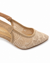 Carica l'immagine nel visualizzatore di Gallery, Décolleté Slingback Eleganti con Tomaia in Pizzo Floreale e Sottopiede in Vera Pelle
