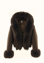 Carica l&#39;immagine nel visualizzatore di Gallery, Piumino Marrone Corto Impermeabile con Cappuccio e Pelliccia Staccabile
