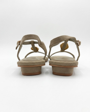 Carica l'immagine nel visualizzatore di Gallery, Sandali con Dettagli Gioiello e Tacco Design
