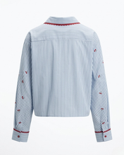 Carica l'immagine nel visualizzatore di Gallery, Camicia Cropped a Righe con Ricamo Ciliegie
