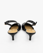 Carica l'immagine nel visualizzatore di Gallery, Décolleté Slingback in Vera Pelle con Dettaglio Gioiello Dorato
