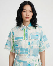 Carica l'immagine nel visualizzatore di Gallery, Camicia a maniche corte con stampa greca e bordi smerlati
