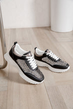 Carica l'immagine nel visualizzatore di Gallery, Sneakers Donna in Eco-pelle con Inserti in Rete Traforata e Strass
