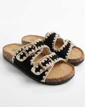 Carica l'immagine nel visualizzatore di Gallery, Sandali Slide in Ecopelle Scamosciata con Bordatura Crochet e Doppia Fibbia Gold
