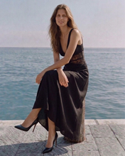 Carica l'immagine nel visualizzatore di Gallery, Elegante Abito Lungo in Raso e Pizzo-Scollo a V
