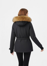 Carica l&#39;immagine nel visualizzatore di Gallery, Giacca da Sci Impermeabile con Cappuccio in Pelliccia Sintetica – Eleganza e Performance Nero
