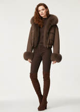 Carica l&#39;immagine nel visualizzatore di Gallery, Piumino Marrone Corto Impermeabile con Cappuccio e Pelliccia Staccabile
