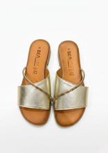 Carica l'immagine nel visualizzatore di Gallery, Sandalo Flat in Morbida Nappa con Dettaglio Lucente - Artigianato Italiano
