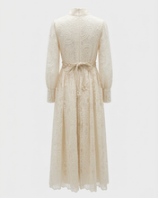 Carica l'immagine nel visualizzatore di Gallery, Abito Maxi in Pizzo Francese con Bottoni Perla e Cintura Intrecciata
