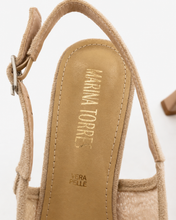 Carica l'immagine nel visualizzatore di Gallery, Décolleté Slingback Eleganti con Tomaia in Pizzo Floreale e Sottopiede in Vera Pelle
