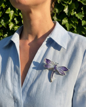 Carica l'immagine nel visualizzatore di Gallery, Spilla Magnetica a Forma di Libellula Smaltata – Leggerezza ed Eleganza Senza Fori
