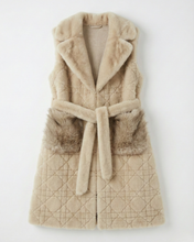 Carica l&#39;immagine nel visualizzatore di Gallery, Gilet Beige in Pelliccia Sintetica Smanicate con Ganci e Cintura – Taglia Unica
