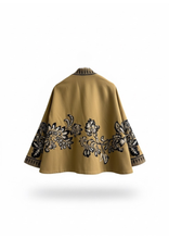 Carica l&#39;immagine nel visualizzatore di Gallery, GIACCA KHAKI RICAMO OVERSIZE
