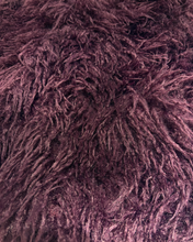 Carica l&#39;immagine nel visualizzatore di Gallery, Gilet in Eco-Pelliccia con Tasche — 100% Poliestere — Colore Borgogna Violaceo
