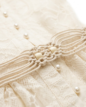 Carica l'immagine nel visualizzatore di Gallery, Abito Maxi in Pizzo Francese con Bottoni Perla e Cintura Intrecciata

