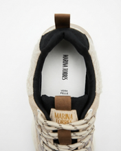 Carica l'immagine nel visualizzatore di Gallery, Sneakers Donna in Vera Pelle con Inserti in Rete Tecnica e Dettagli Laminati
