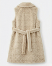 Carica l&#39;immagine nel visualizzatore di Gallery, Gilet Beige in Pelliccia Sintetica Smanicate con Ganci e Cintura – Taglia Unica

