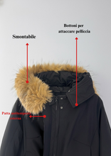 Carica l&#39;immagine nel visualizzatore di Gallery, Giacca da Sci Impermeabile con Cappuccio in Pelliccia Sintetica – Eleganza e Performance Nero
