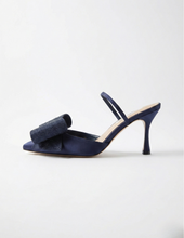 Carica l'immagine nel visualizzatore di Gallery, Décolleté Slingback in Raso con Maxi Fiocco Gioiello 4 Colori
