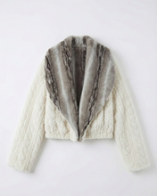 Carica l&#39;immagine nel visualizzatore di Gallery, Giacca Corto Beige in Eco-Pelliccia  Reversibile
