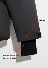 Carica l&#39;immagine nel visualizzatore di Gallery, Giacca da Sci Impermeabile con Cappuccio in Pelliccia Sintetica – Eleganza e Performance Nero
