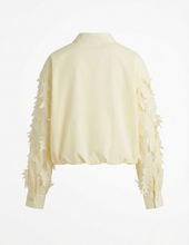 Carica l'immagine nel visualizzatore di Gallery, Blusa Eterea in Mesh con Applicazioni 3D e Bottoni Gioiello
