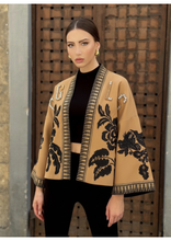 Carica l&#39;immagine nel visualizzatore di Gallery, GIACCA KHAKI RICAMO OVERSIZE
