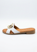 Carica l'immagine nel visualizzatore di Gallery, Ciabattine in Vera Pelle con Fibbia Dorata - Made in Italy
