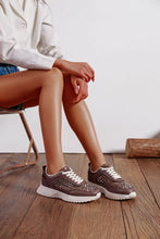 Carica l'immagine nel visualizzatore di Gallery, Sneakers Donna in Eco-pelle con Inserti in Rete Traforata e Strass
