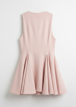 Carica l&#39;immagine nel visualizzatore di Gallery, Abito Cipria Doppiopetto con Bottoni Dorati e Dettaglio Leone di Venezia
