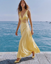 Carica l'immagine nel visualizzatore di Gallery, Elegante Abito Lungo in Raso e Pizzo-Scollo a V
