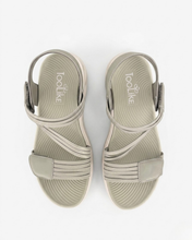 Carica l'immagine nel visualizzatore di Gallery, Sandali Sport-Chic in Tessuto Tecnico con Listini Asimmetrici e Plantare Ergonomico
