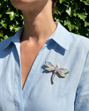 Carica l'immagine nel visualizzatore di Gallery, Spilla Magnetica a Forma di Libellula Smaltata – Leggerezza ed Eleganza Senza Fori
