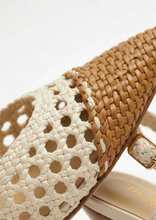 Carica l'immagine nel visualizzatore di Gallery, Décolleté Slingback Artigianale - Eleganza Intrecciata e Comfort in Agnello
