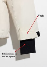 Carica l&#39;immagine nel visualizzatore di Gallery, Giacca da Sci Impermeabile con Cappuccio in Pelliccia Sintetica – Eleganza e Performance Avorio
