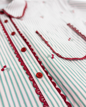 Carica l'immagine nel visualizzatore di Gallery, Camicia Cropped a Righe con Ricamo Ciliegie
