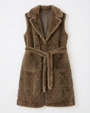 Carica l'immagine nel visualizzatore di Gallery, Gilet Khaki in Pelliccia Sintetica Smanicate con Ganci e Cintura – Taglia Unica

