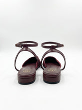 Carica l'immagine nel visualizzatore di Gallery, Scarpe Basse Eleganti in Pizzo con Dettagli Metallici e Cinturino

