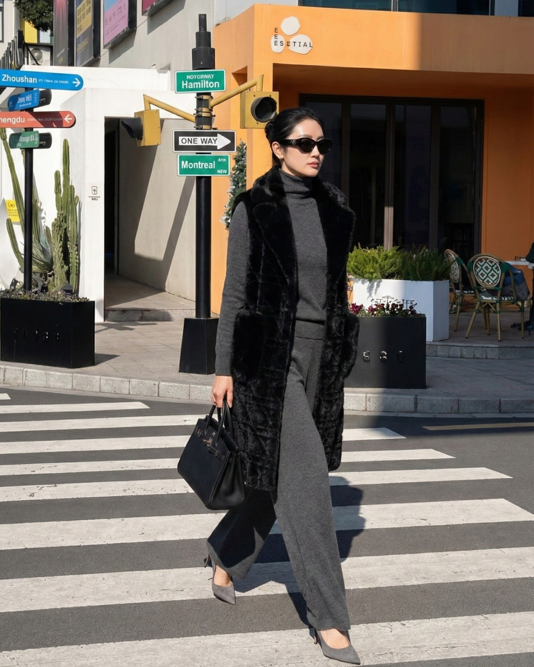 Gilet Nero in Pelliccia Sintetica Smanicate con Ganci e Cintura – Taglia Unica