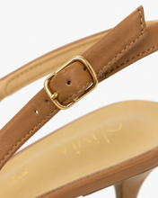 Carica l'immagine nel visualizzatore di Gallery, Décolleté Slingback in Vera Pelle con Dettaglio Gioiello Dorato
