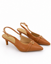 Carica l'immagine nel visualizzatore di Gallery, Décolleté Slingback in Vera Pelle con Dettaglio Gioiello Dorato

