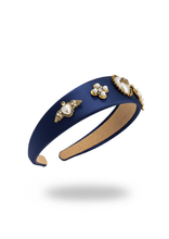 Carica l&#39;immagine nel visualizzatore di Gallery, CERCHIETTO NAVY BLUE ARTIGIANALE IN RASO CON DETTAGLI GIOIELLO E MOTIVO APE IN PERLE E CRISTALLI
