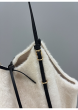 Carica l&#39;immagine nel visualizzatore di Gallery, BORSA TOTE REVERSIBILE IN PELLICCIA ECOLOGICA CON TRACOLLE REGOLABILI
